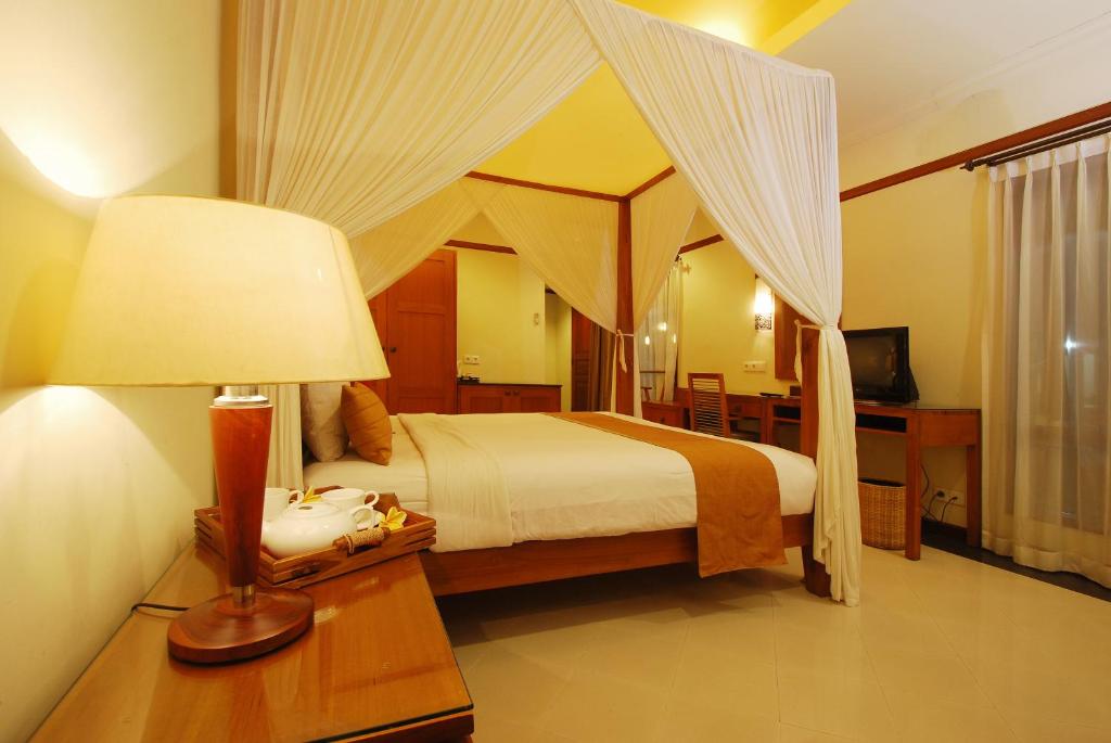 Двухместный (Номер Супер Делюкс с балконом), Yulia Beach Inn Kuta