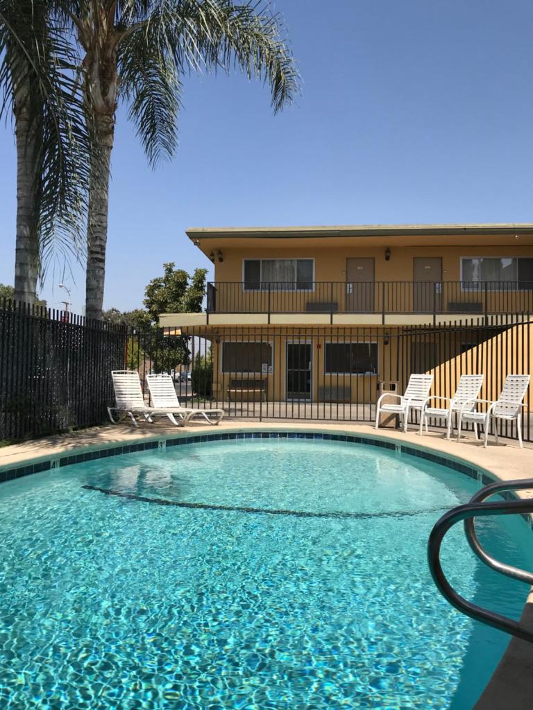 Americas Best Value Inn Visalia image