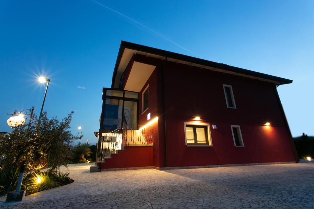 Dolce Laguna 2 Guest House - Tap to explore photos