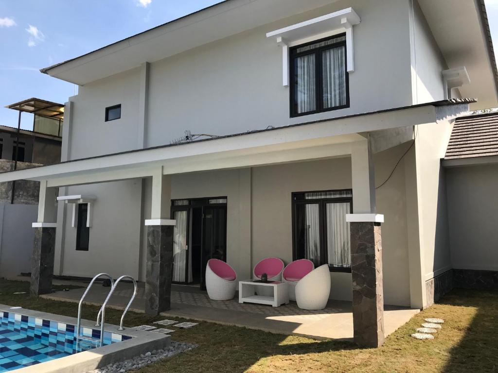 Kensington Villa photo 2
