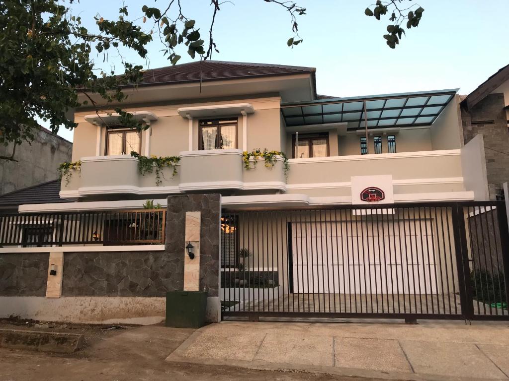 Kensington Villa photo 4
