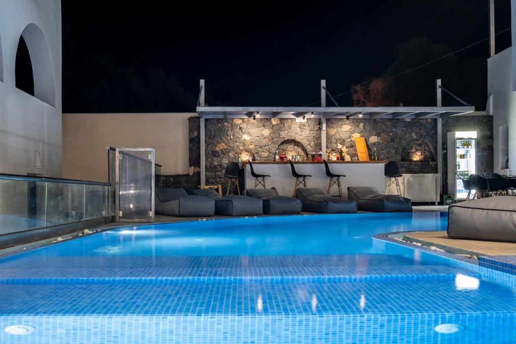 Tristhenia Hotel - Tap to explore photos