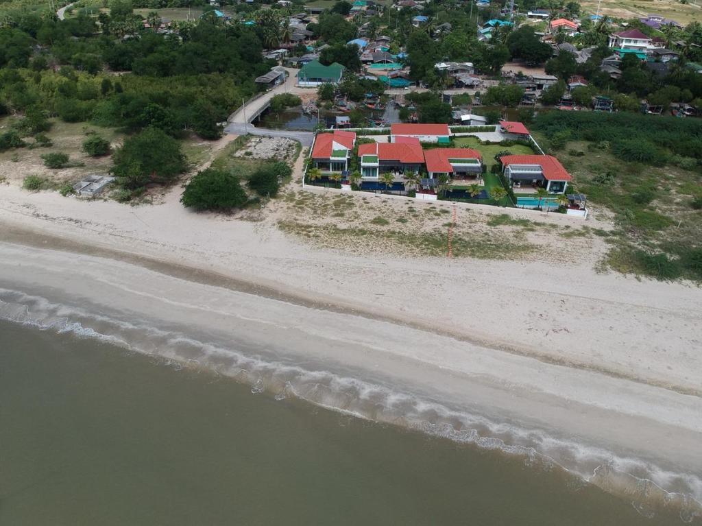 La Playa Beach Front Pool Villa Cha-am,Huahin photo 3