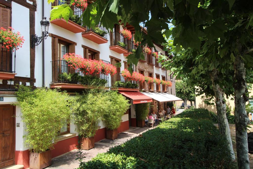 Apartamentos Turísticos Ezcaray