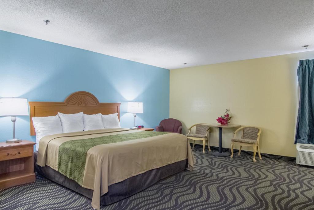 Econo Lodge Darien photo 3