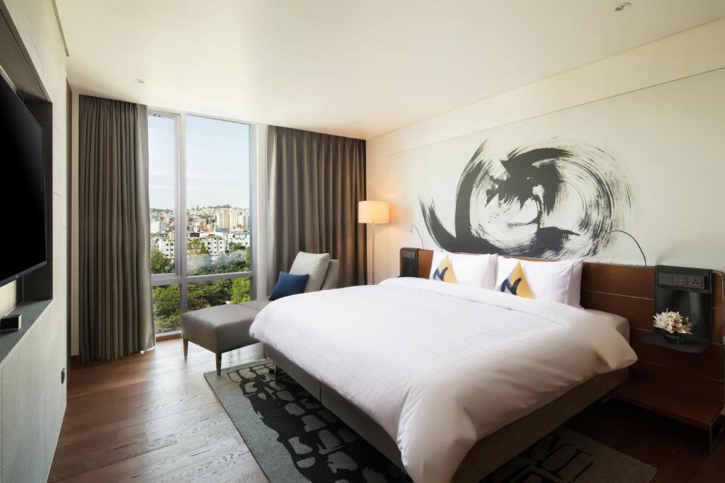 Апартаменты (Номер «Премьер» с 1 спальней и кроватью размера «king-size»), Novotel Ambassador Seoul Dongdaemun Hotels & Residences