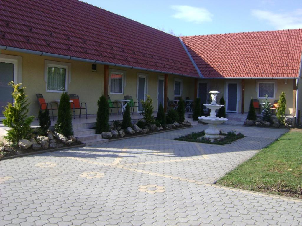 Tünde Apartman photo 1