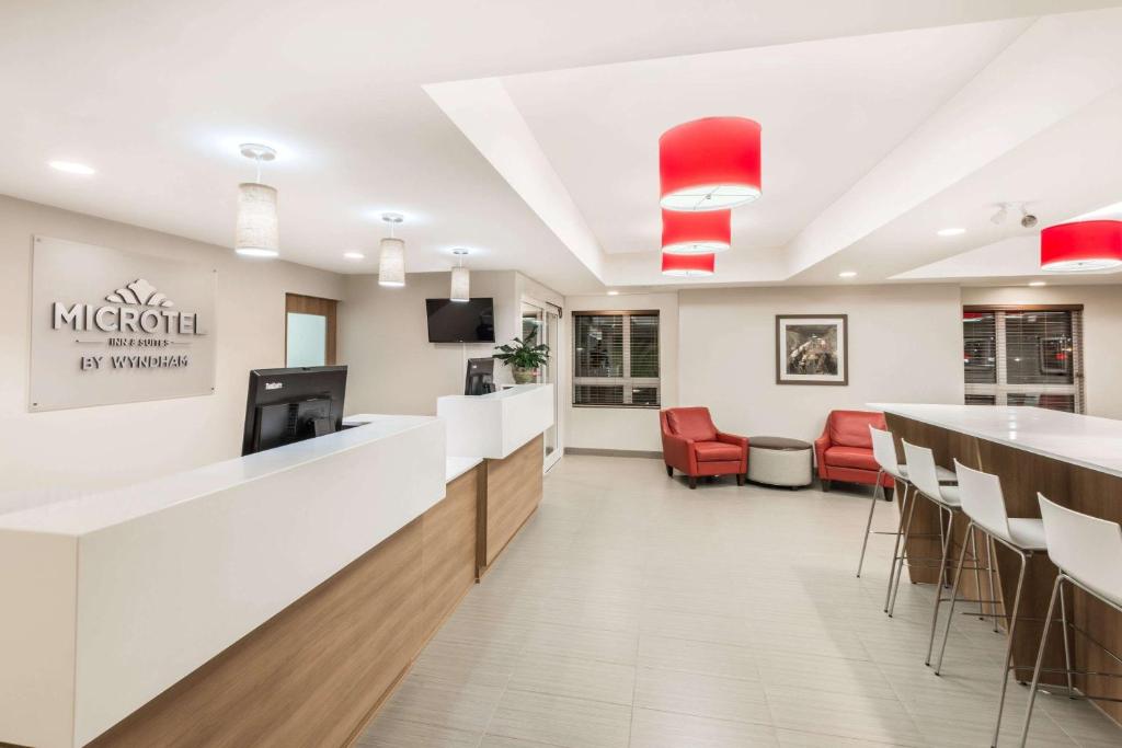 Microtel Inn & Suites by Wyndham Sudbury photo 1