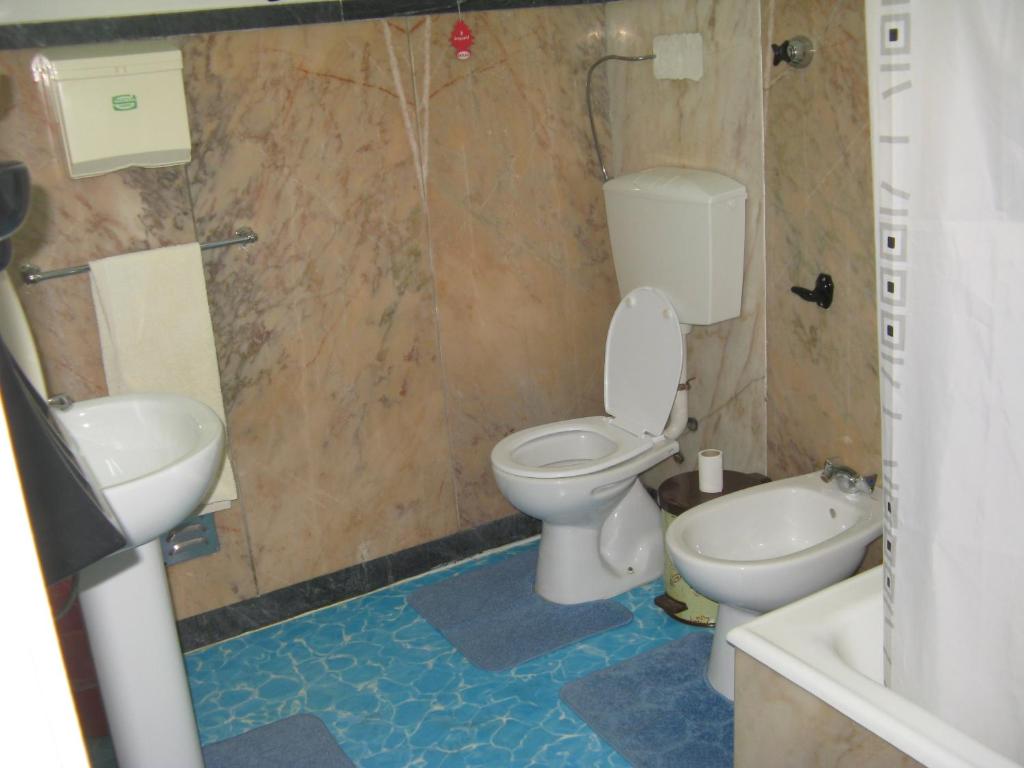Двухместный (Двухместный номер с 1 кроватью и общим туалетом), Residencial Nosso Lar