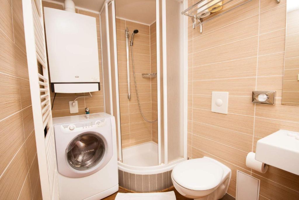 Апартаменты (Апартаменты в мансарде с 2 спальнями), Апартаменты Kozna Loft