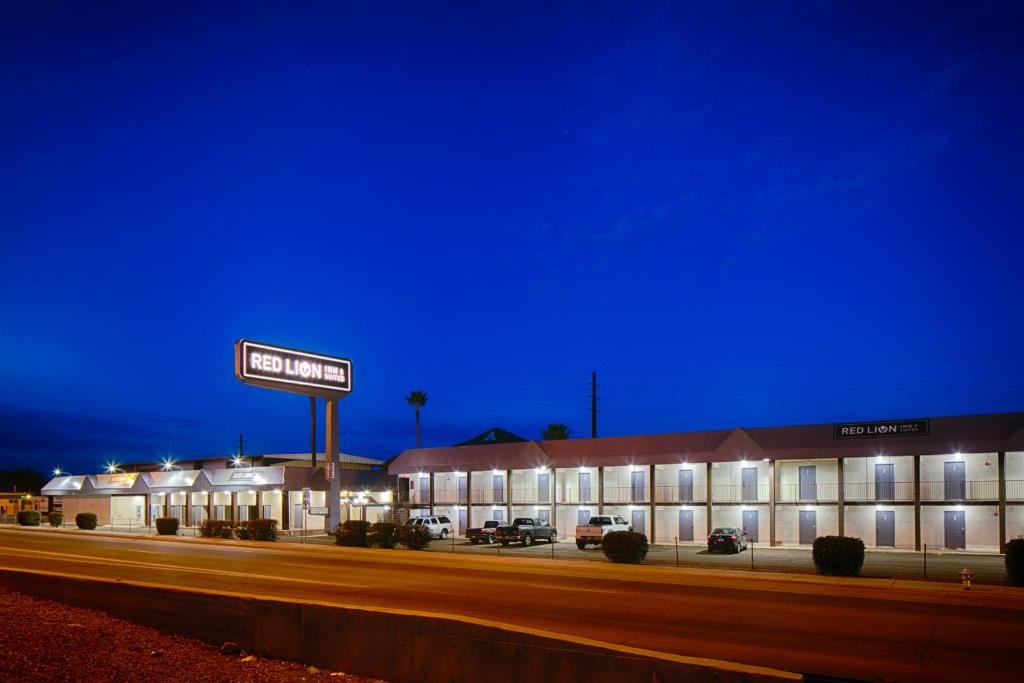 Red Lion Inn & Suites Tucson Downtown image