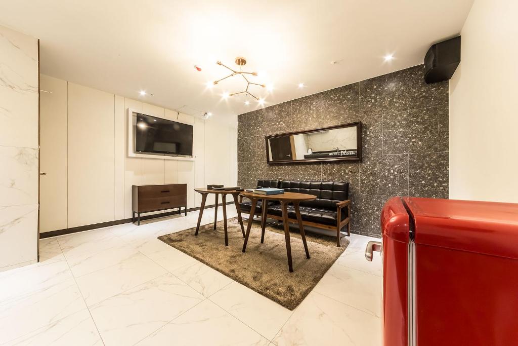 Plum Hotel photo 3