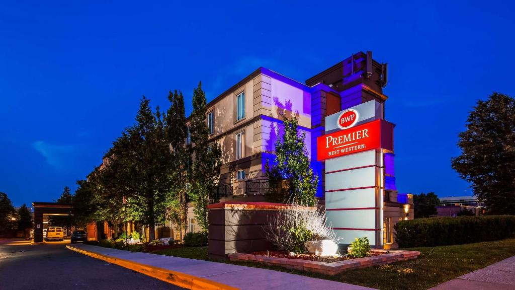 Best Western Premier Toronto Airport Carlingview Hotel photo 1