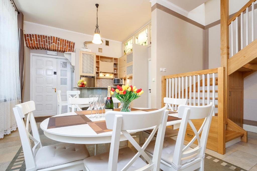 Апартаменты (Апартаменты Делюкс с балконом (для 6 взрослых)), Elegant Apartments