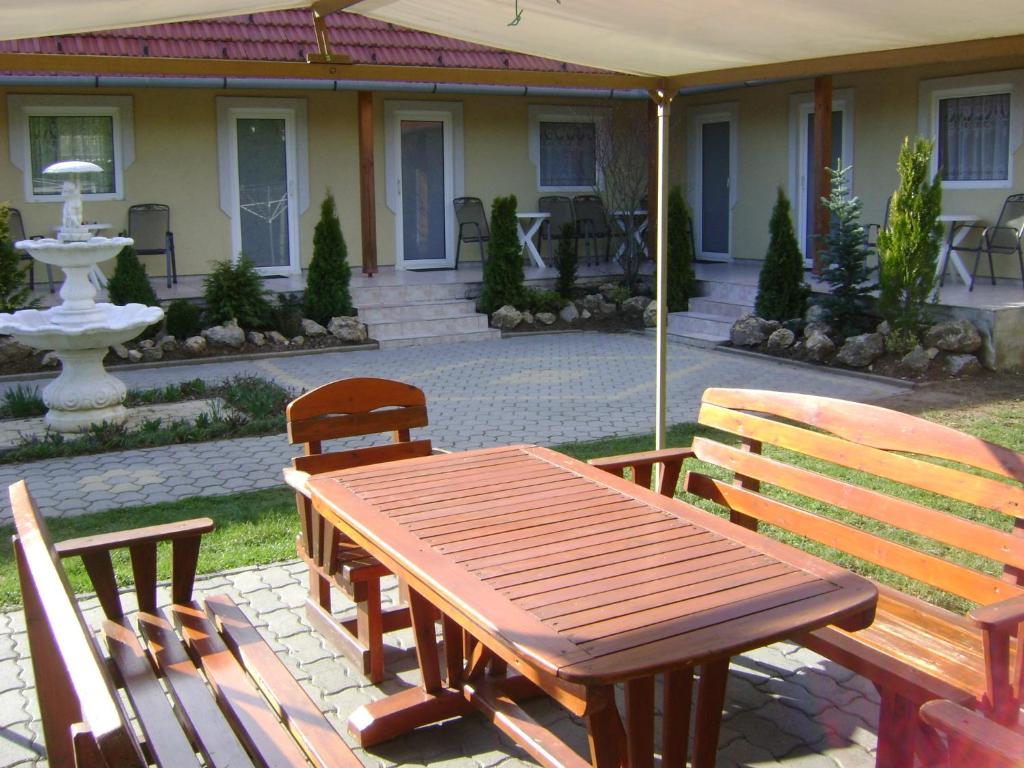 Tünde Apartman photo 2