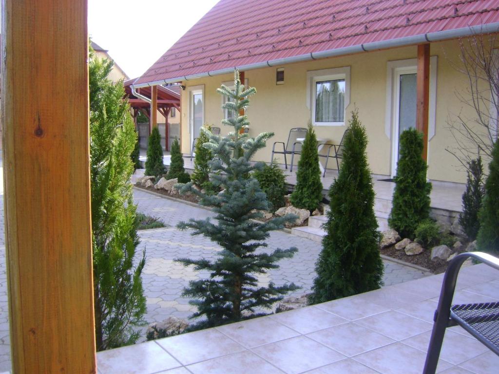 Tünde Apartman photo 4