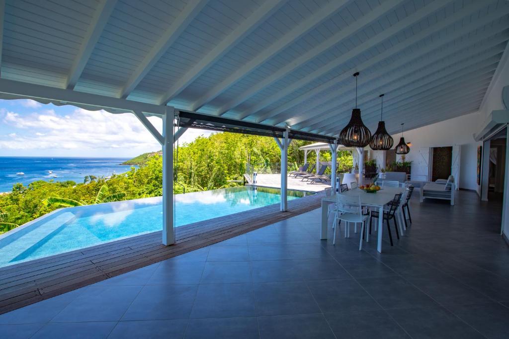 Sunset Bay - villa de luxe avec magnifique vue Ilets Pigeon