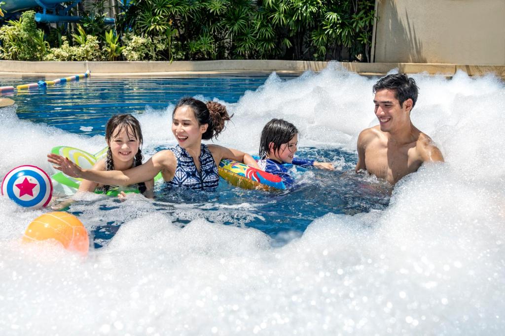 Holiday Inn Resort Phuket Surin Beach, an IHG Hotel photo 4