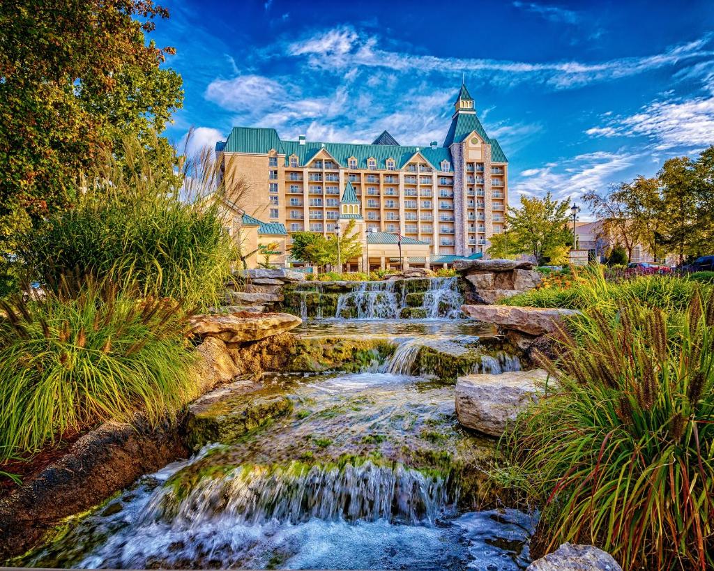 Chateau on the Lake Resort Spa and Convention Center photo 2