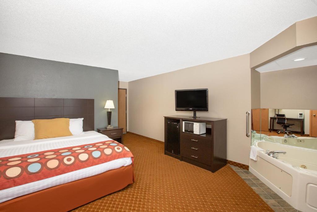 AmericInn by Wyndham Coralville photo 3