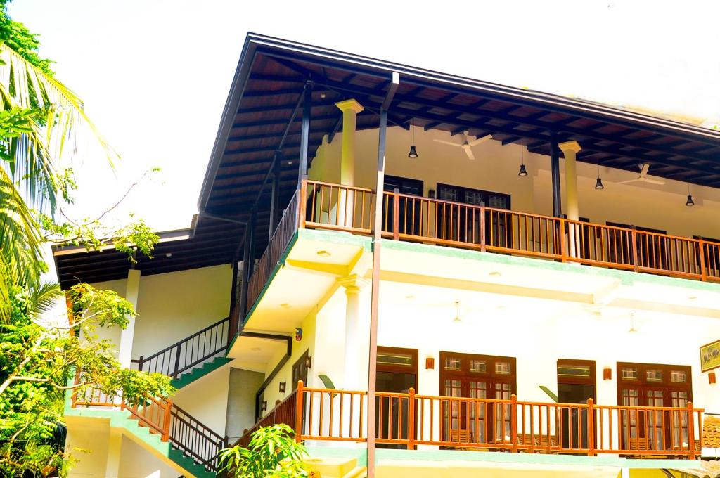 Hiru Resort Inn Unawatuna photo 4