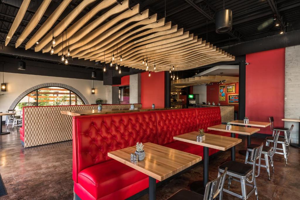Ramada by Wyndham Austin South photo 1