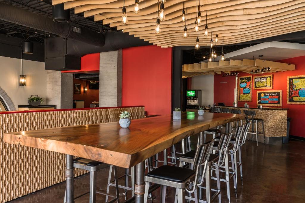 Ramada by Wyndham Austin South photo 2