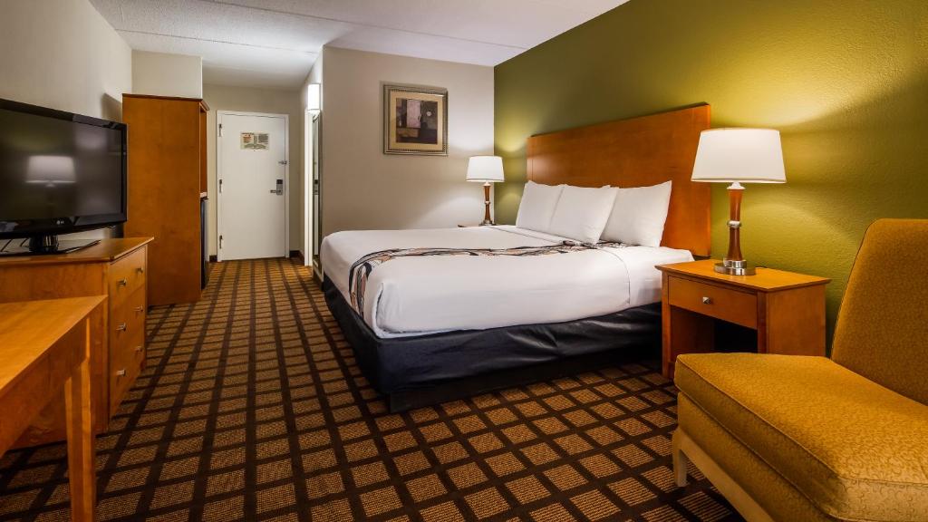 Best Western Plus Chicago Hillside image
