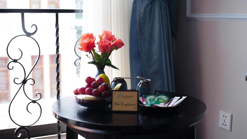 Сьюит (Premium Double Suite with Balcony), Hanoi La Castela Hotel