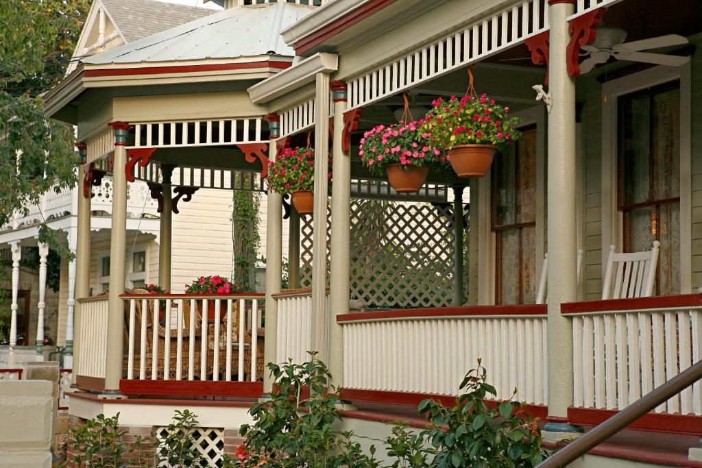 Cedar House Inn photo 2