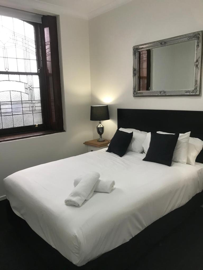 Crown Accommodation Bendigo CBD - Tap to explore photos