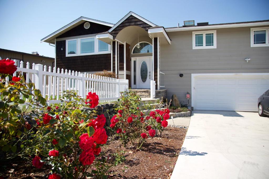 Scenic Lake View Home image