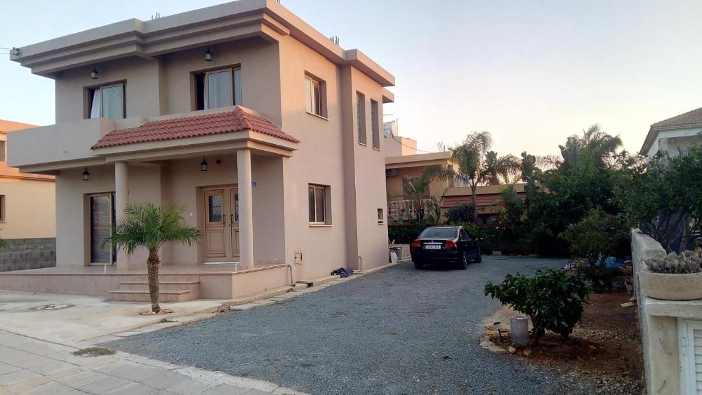 House on the hill photo 3