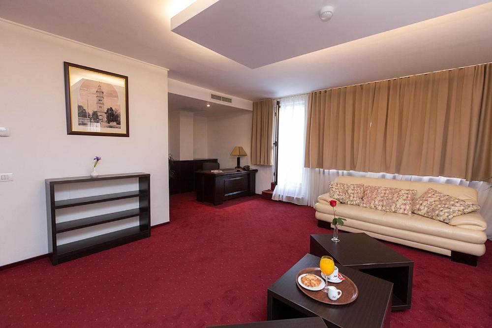 Сьюит (Люкс с кроватью размера «king-size»), Ramada Iasi City Center