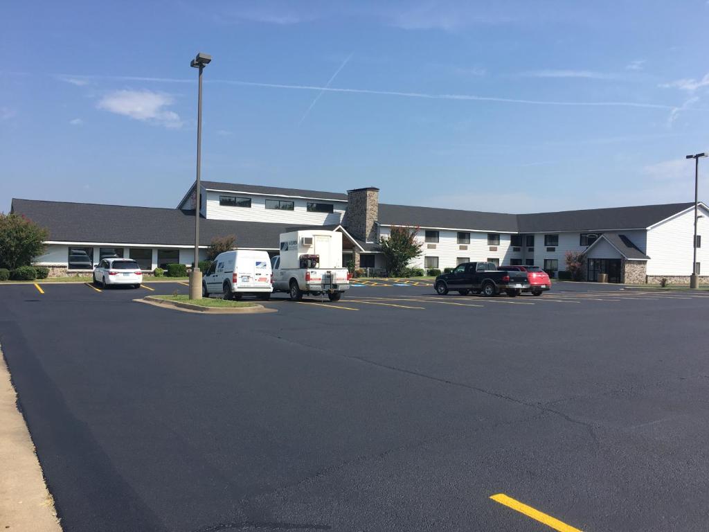 Regency Inn And Suites image