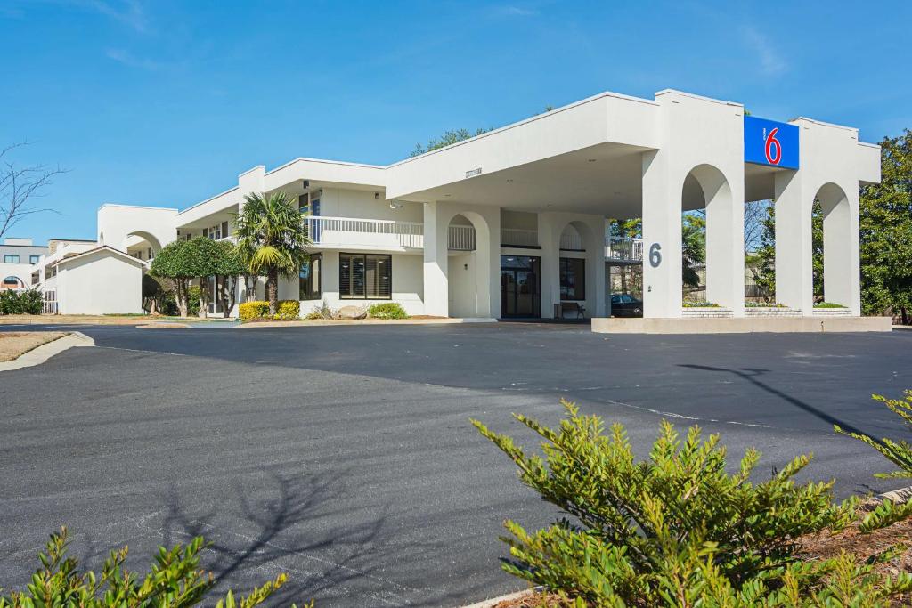 Motel 6 Newnan, GA image