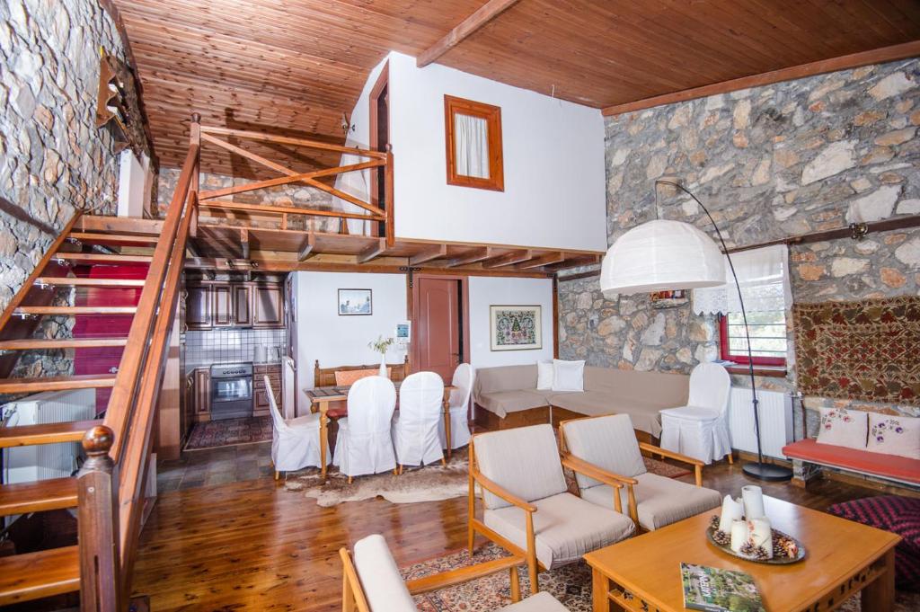 Stonehouse 2 Bedroom Chalet on Olympus Amazing View photo 1