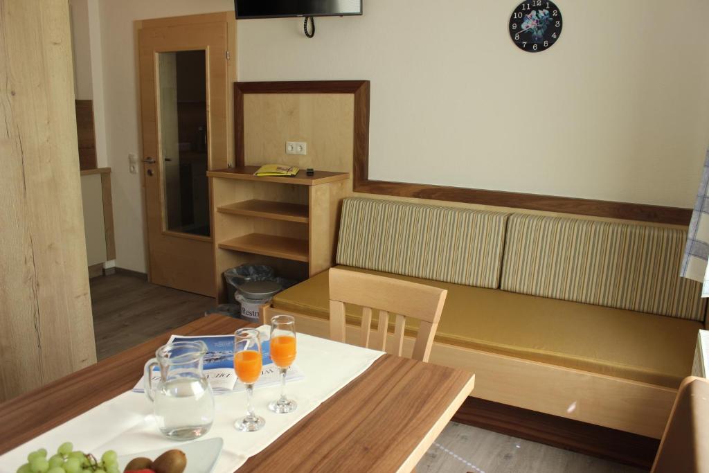 Haus Alpina & Landhaus Schöpf photo 4