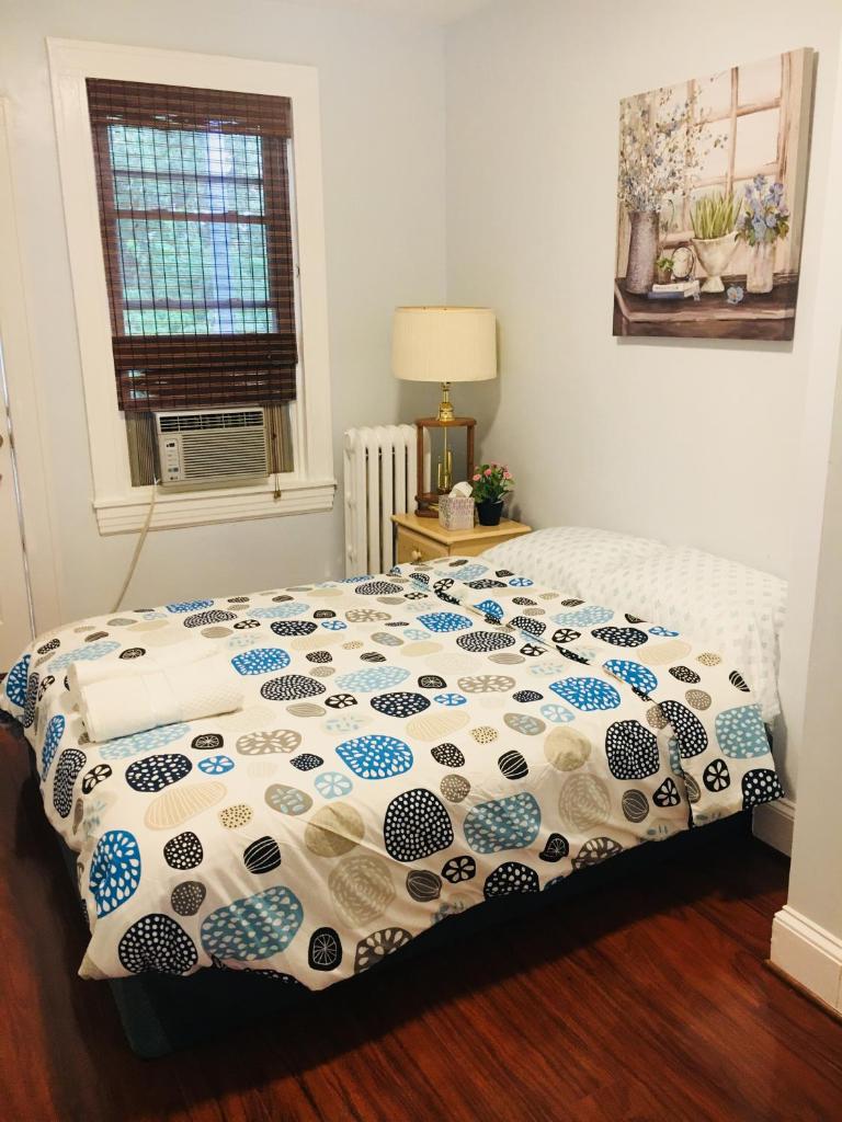 Best Bedroom Next to JHU image
