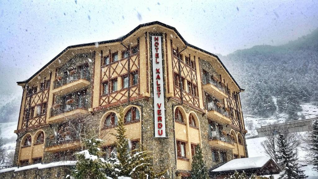 {
  "en-gb": "Hotel Xalet Verdú"
}