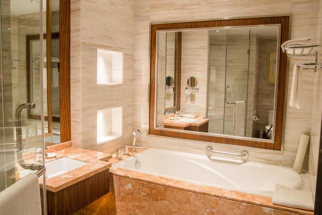 Ramada Plaza Huizhou East photo 1