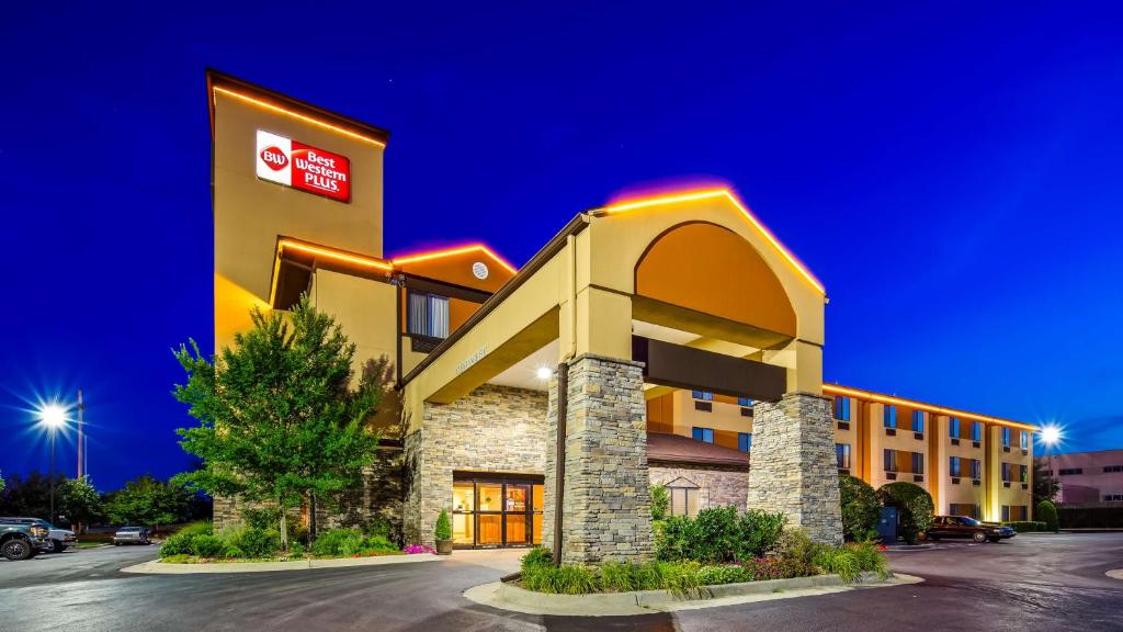 Best Western Plus Woodland Hills Hotel & Suites image