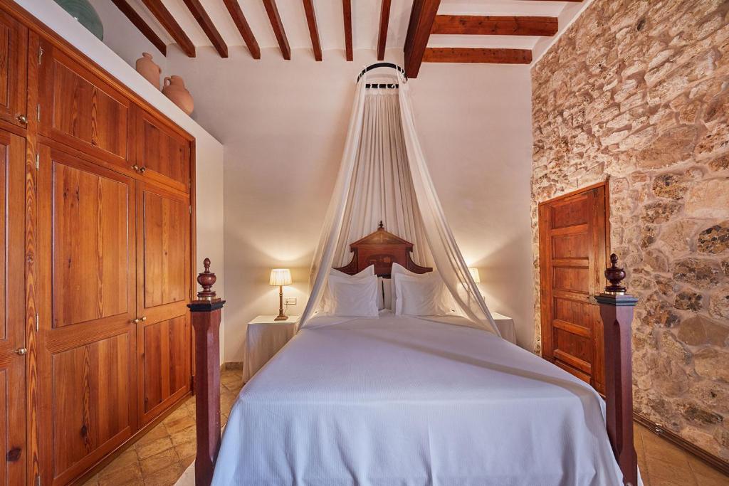 Cas Comte Suites & Spa - Adults Only - Tap to explore photos