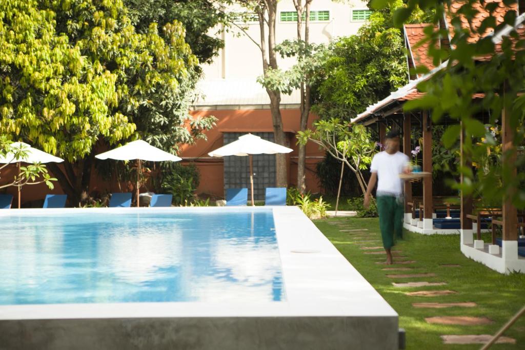 iRoHa Garden Hotel & Resort - Tap to explore photos
