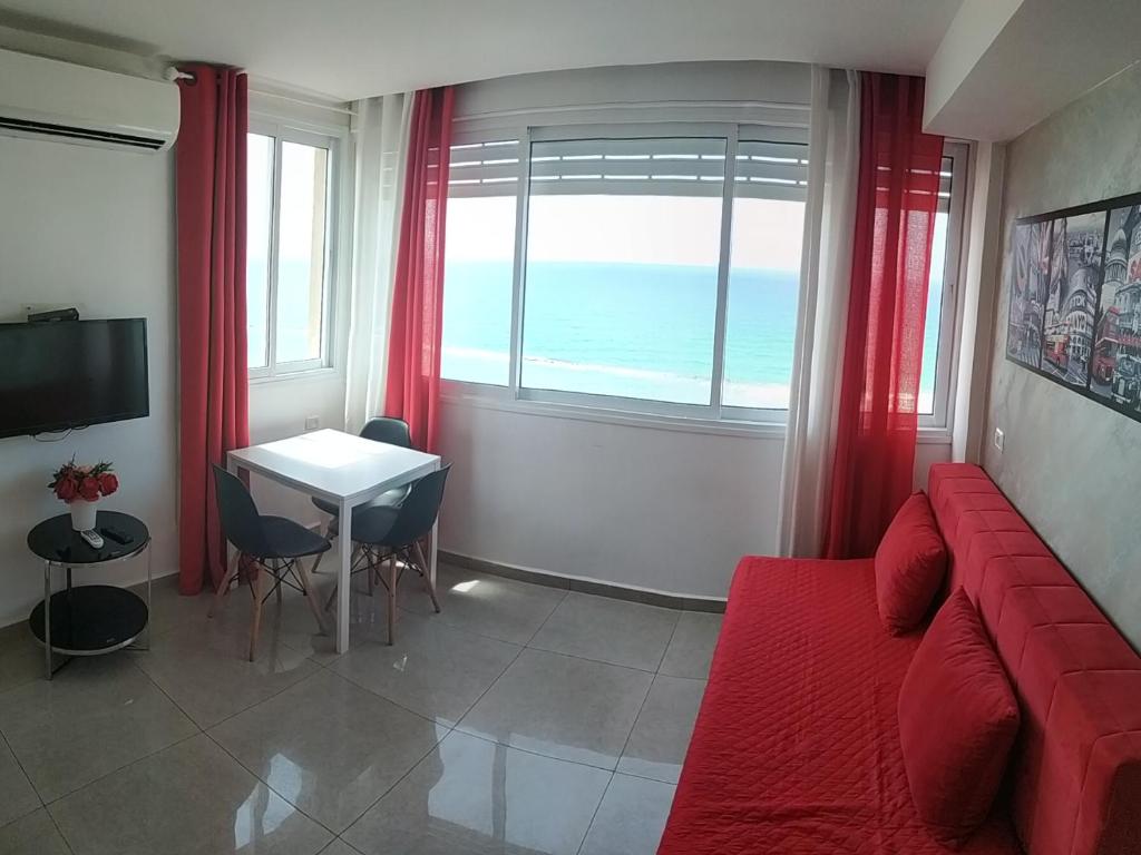 612 apartment on the beach photo 1
