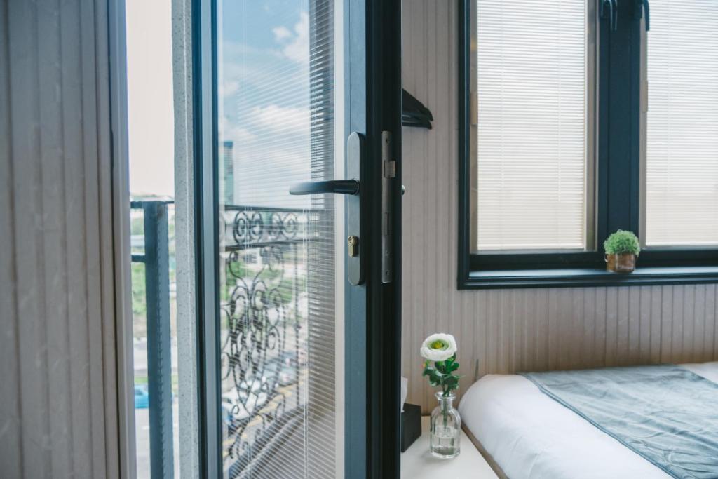 Двухместный (Улучшенный номер с кроватью размера «queen-size»), A&R Boutique Hotel