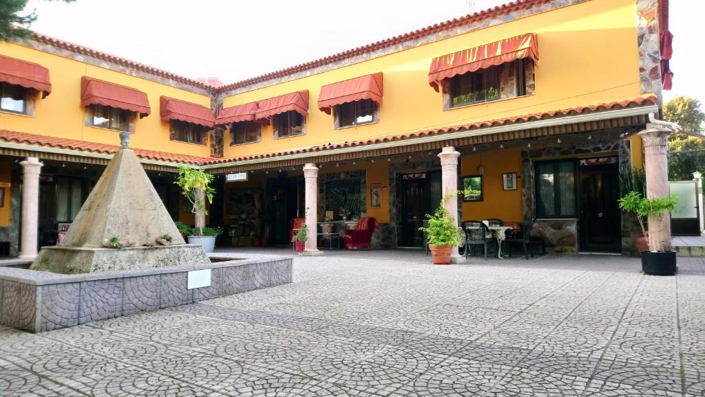 Hostal Isis photo 3