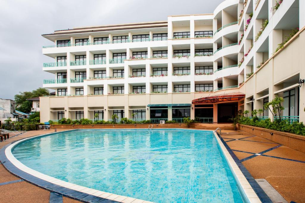 Surin Majestic Hotel photo 4