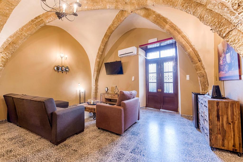 Апартаменты (Апартаменты-студио), Knights Of Old Town