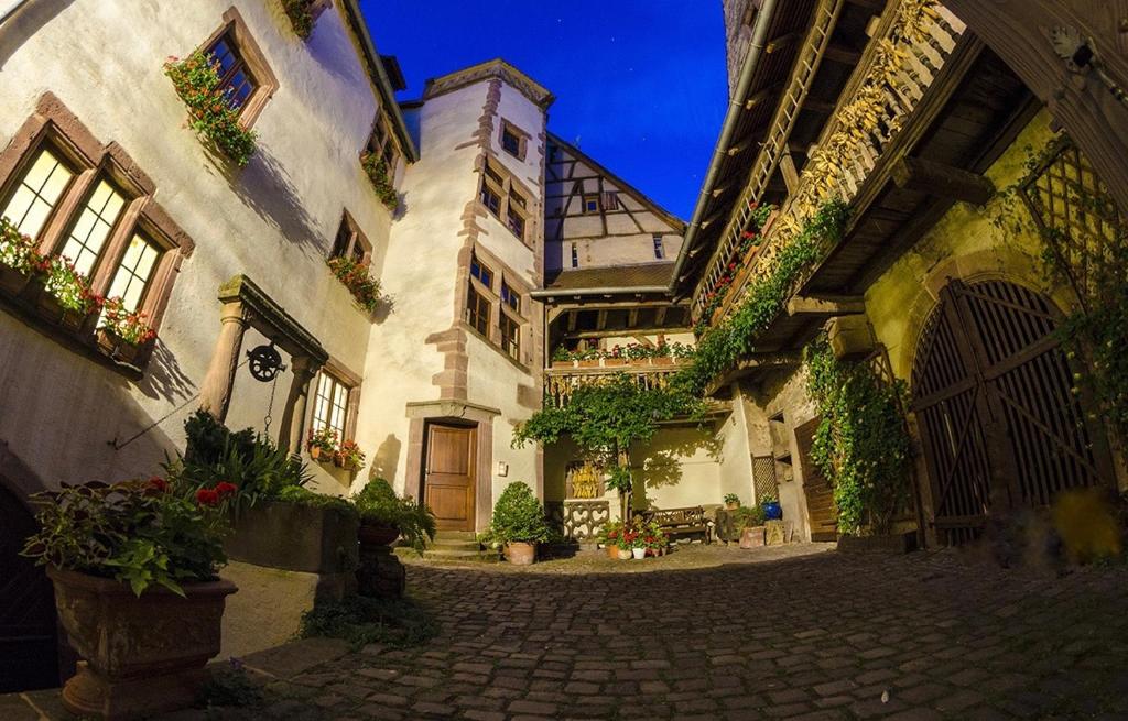 ADRIHOF à Riquewihr, Cour de l'Abbaye d'Autrey photo 3